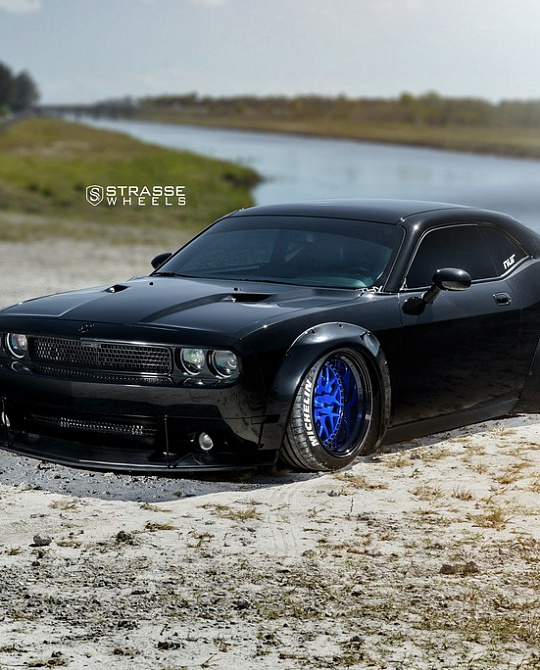 Фото дисков SV8 Performance Другой цвет на Dodge Challenger III