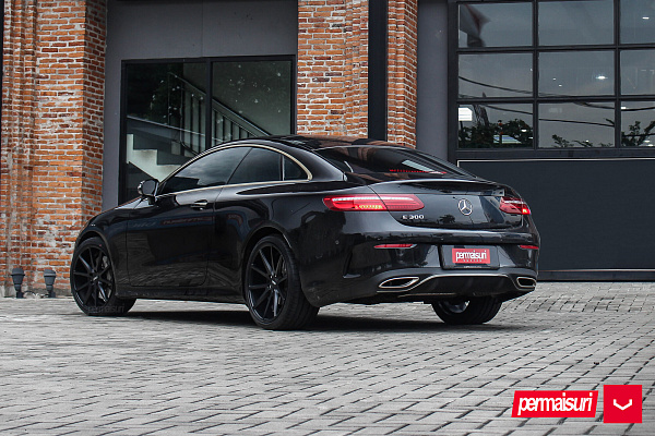 Фото дисков Vossen VFS-1 Черный сатин на Mercedes-Benz E-Class (W213, S213, C238)