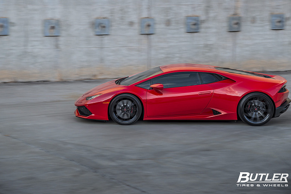 Фото дисков Vossen M-X2 Черный глянец на Lamborghini Huracan