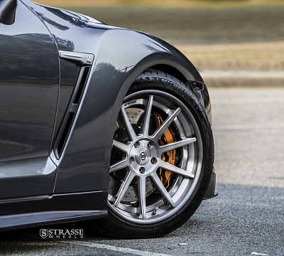 Фото дисков Strasse Wheels R10 Deep Concave на Nissan GT-R