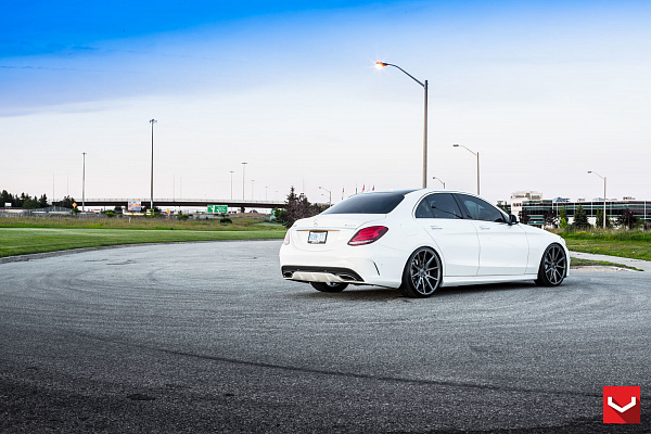 Фото дисков Vossen VFS-1 Сатиновый графит на Mercedes-Benz C-Class (W205)