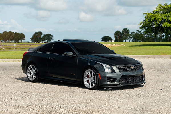 Фото дисков Strasse Wheels SM5R Deep Concave Duoblock Глянцевый темный лак на Cadillac ATS