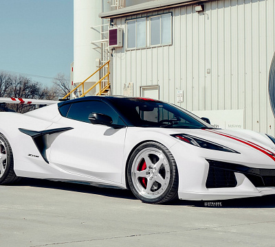 Фото дисков Strasse Wheels S5 Track на Chevrolet Corvette C8
