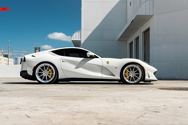 Фото дисков Anrky AN28 Полированный лак на Ferrari 812