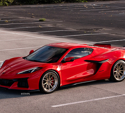 Фото дисков Strasse Wheels SV10 Deep Concave FS на Chevrolet Corvette C8