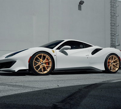 Фото дисков HRE P101 на Ferrari 488