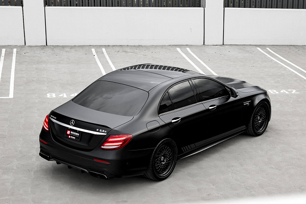 Фото дисков HRE 501 Черный сатин на Mercedes-Benz E-Class (W213, S213, C238)