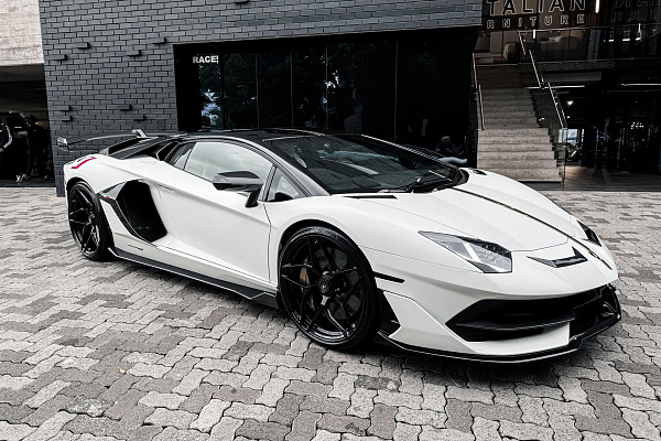 Фото дисков Brixton Forged PF5 Черный глянец на Lamborghini Aventador