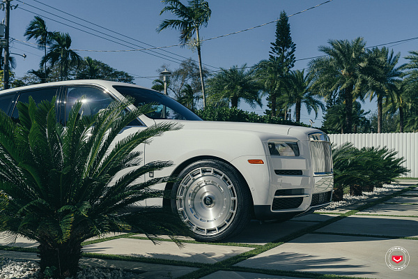 Фото дисков Vossen LC3-11 Глянцевый лак на Rolls-Royce Cullinan