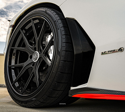 Фото дисков Strasse Wheels SM5R Deep Concave FS на Lamborghini Aventador