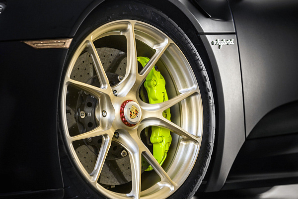 Фото дисков Vossen RS74 Глянцевое золото на Porsche 918 Spyder