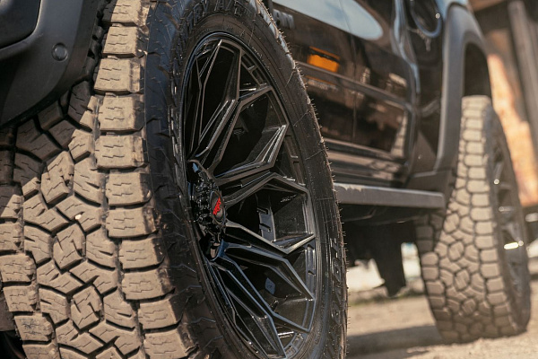 Фото дисков 4PLAY 4P83 Черный глянец на Ram 1500 V