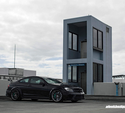 Фото дисков HRE P104 на Mercedes-Benz C-Class (W204)
