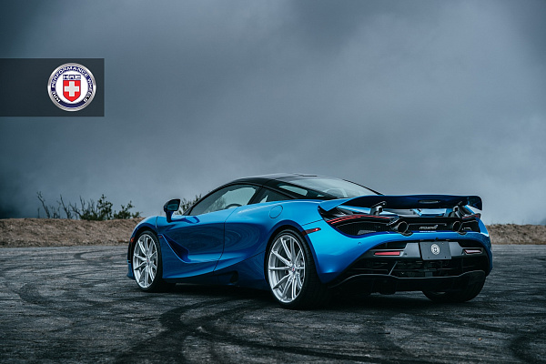 Фото дисков HRE P104SC Глянцевый лак на McLaren 720S