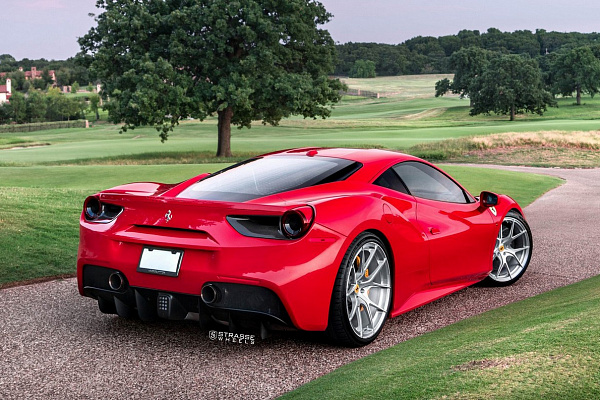 Фото дисков Strasse Wheels SM5R Deep Concave Monoblock Глянцевый лак на Ferrari 488