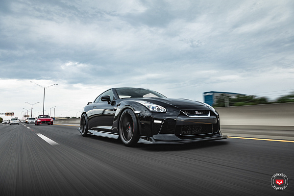 Фото дисков Vossen EVO-2R Глянцевый темный лак на Nissan GT-R