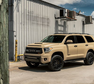 Фото дисков Vossen HF-7 на Toyota Sequoia II