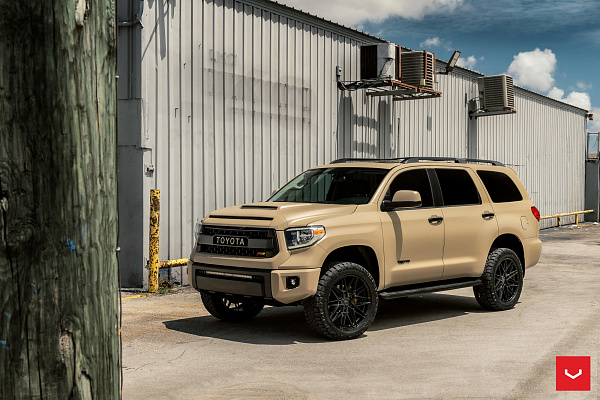 Фото дисков Vossen HF-7 Черный глянец на Toyota Sequoia II