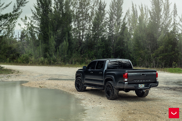 Фото дисков Vossen HF6-5 Черный сатин на Toyota Tacoma III