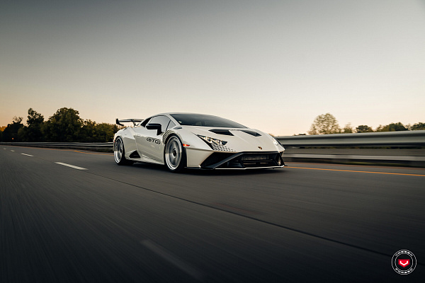 Фото дисков Vossen GEN-01 (3-Piece) Глянцевый лак на Lamborghini Huracan