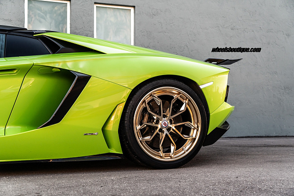 Фото дисков HRE S201H Глянцевое золото на Lamborghini Aventador