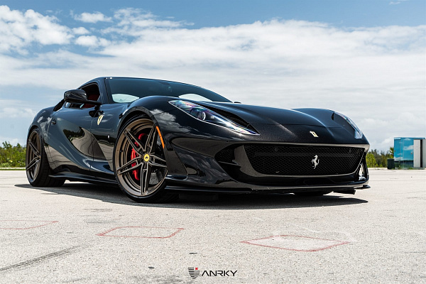 Фото дисков Anrky AN27 Сатиновая темная бронза на Ferrari 812