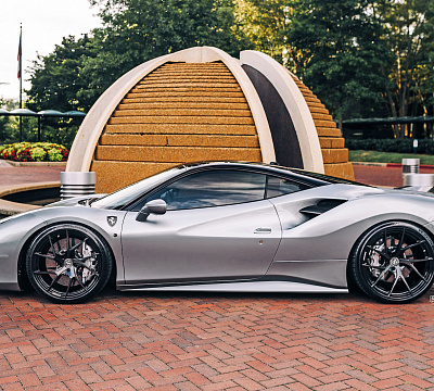 Фото дисков Strasse Wheels SM5RT Deep Concave Monoblock на Ferrari 488