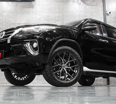 Фото дисков Vossen HF6-4 на Toyota Fortuner II