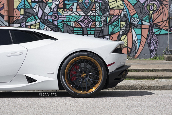 Фото дисков Strasse Wheels SV10M Deep Concave FS Другой цвет на Lamborghini Huracan