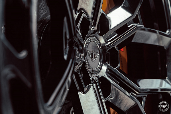 Фото дисков Vossen UV-X Черный глянец на Audi A/RS 6 (C8)