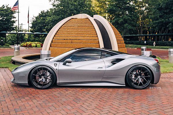 Фото дисков Strasse Wheels SM5RT Deep Concave Monoblock Другой цвет на Ferrari 488