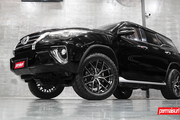 Фото дисков Vossen HF6-4 Алмазная проточка на Toyota Fortuner II