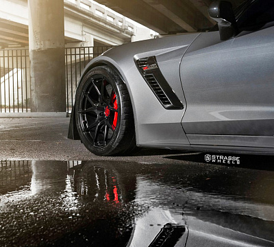 Фото дисков Strasse Wheels SM5R Deep Concave Monoblock на Chevrolet Corvette C7