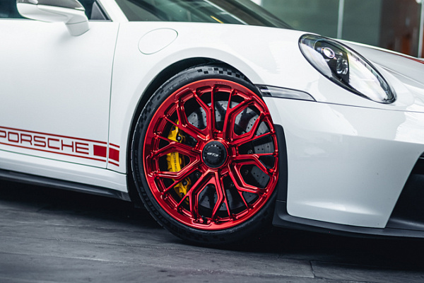 Фото дисков Brixton Forged PF10-RS Красный глянец на Porsche 911 VIII