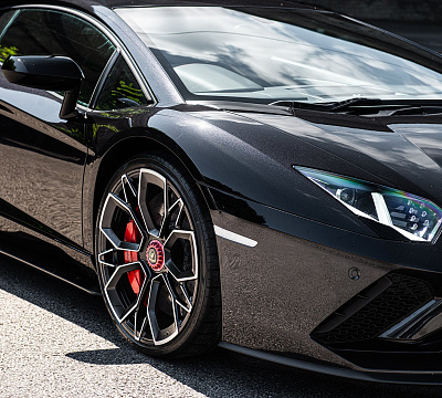 Фото дисков Kahn Type 53 на Lamborghini Aventador