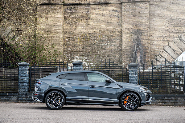 Фото дисков Kahn Type 53 Алмазная проточка на Lamborghini Urus