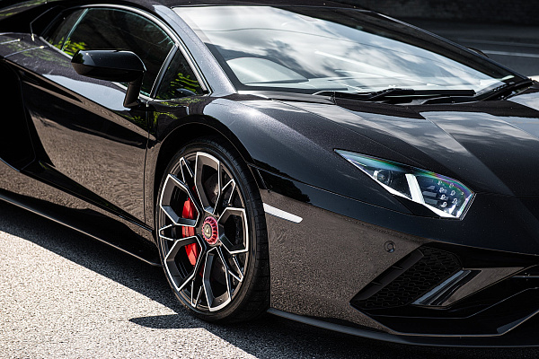 Фото дисков Kahn Type 53 Алмазная проточка на Lamborghini Aventador