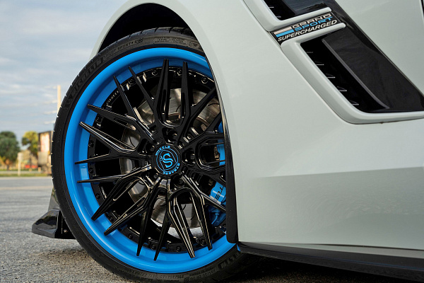 Фото дисков Strasse Wheels SV10M-RS Deep Concave FS Другой цвет на Chevrolet Corvette C7