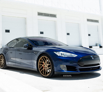Фото дисков Strasse Wheels SM7T Deep Concave на Tesla Model S