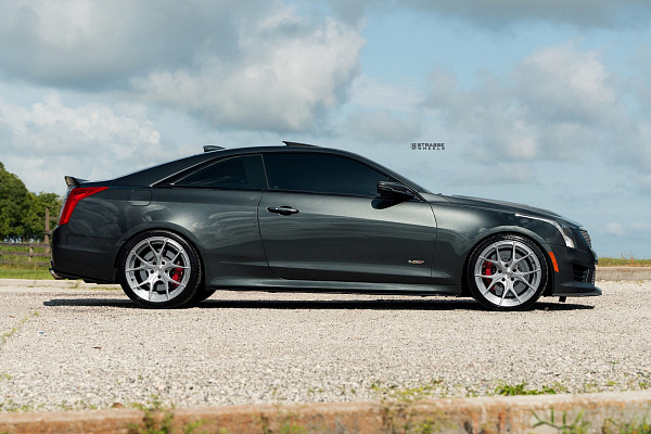 Фото дисков Strasse Wheels SM5R Deep Concave Duoblock Глянцевый темный лак на Cadillac ATS