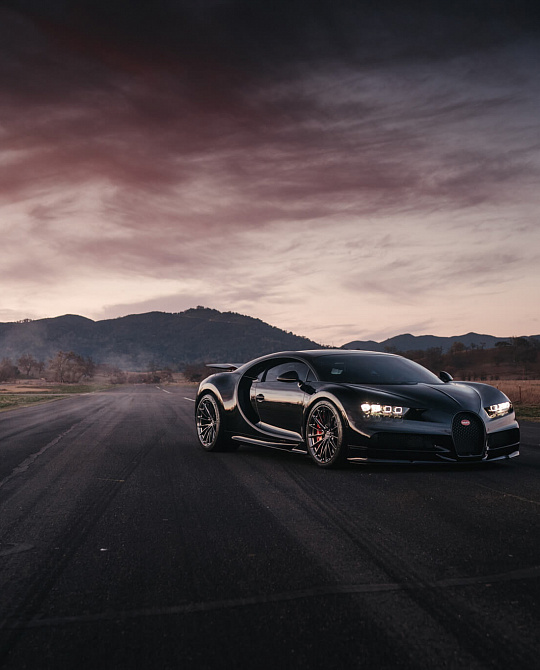 Фото дисков P103 Глянцевый темный лак на Bugatti Chiron