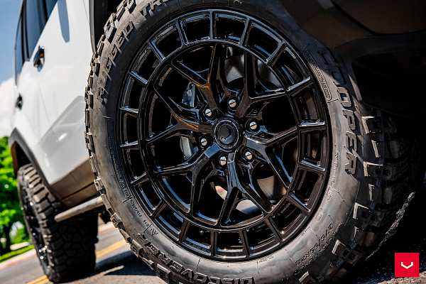 Фото дисков Vossen HFX-1 (6-Lug) Черный глянец на Toyota Land Cruiser Prado 250