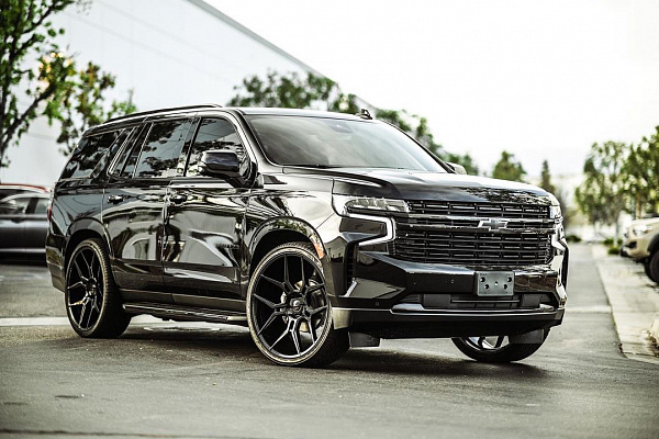 Фото дисков Giovanna Haleb Черный глянец на Chevrolet Tahoe V