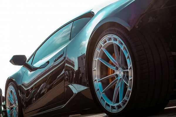 Фото дисков Bola FP3 Сатиновый лак на Lamborghini Huracan