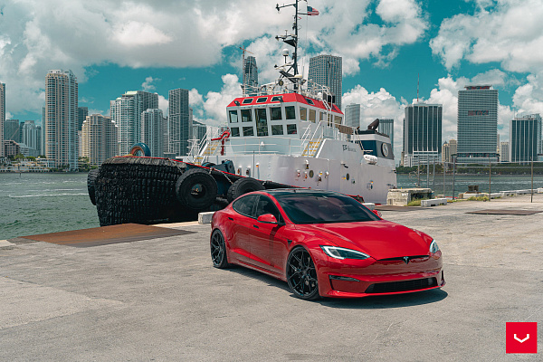 Фото дисков Vossen HF-5 Черный глянец на Tesla Model S
