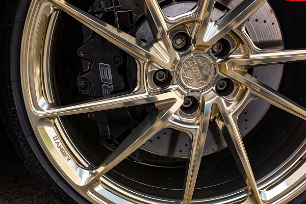 Фото дисков Anrky AN13 Глянцевое золото на Audi R8 (Typ 42)
