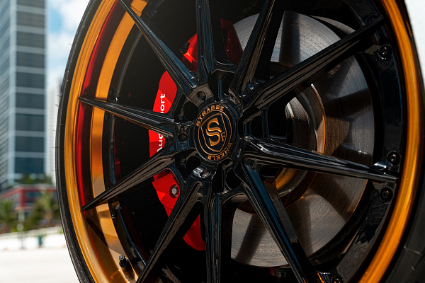 Фото дисков Strasse Wheels SV10 Deep Concave FS Черный глянец на Audi E-tron GT