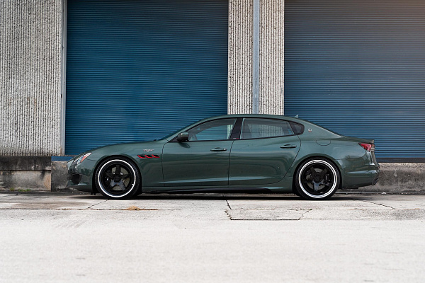 Фото дисков AL13 C005R Черный глянец на Maserati Quattroporte VI