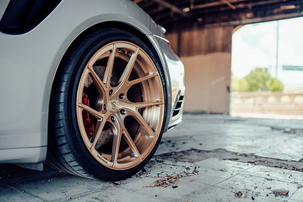 Фото дисков Strasse Wheels SM5RT Deep Concave Duoblock Сатиновая шампань на Porsche 911 VII
