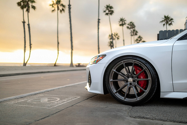 Фото дисков HRE P104SC Глянцевый темный лак на Audi A/RS 7 (4K)